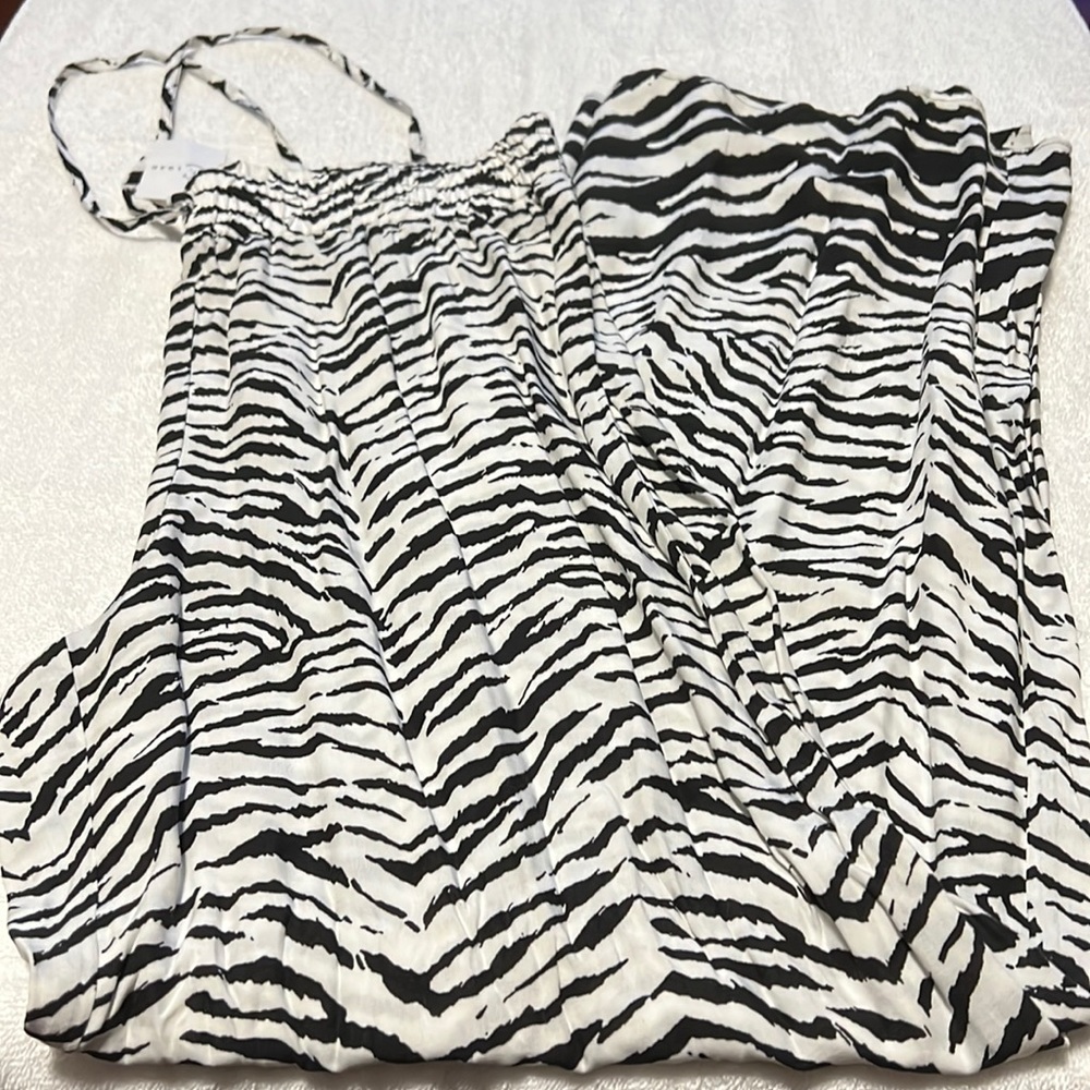 Black and White dress pants -New Size Medium - Wide